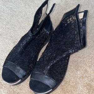 Women black sandals